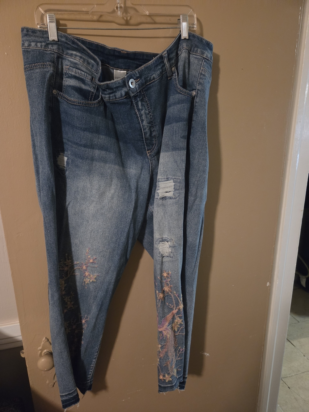 Embroidered Distressed Women's Blue Jeans